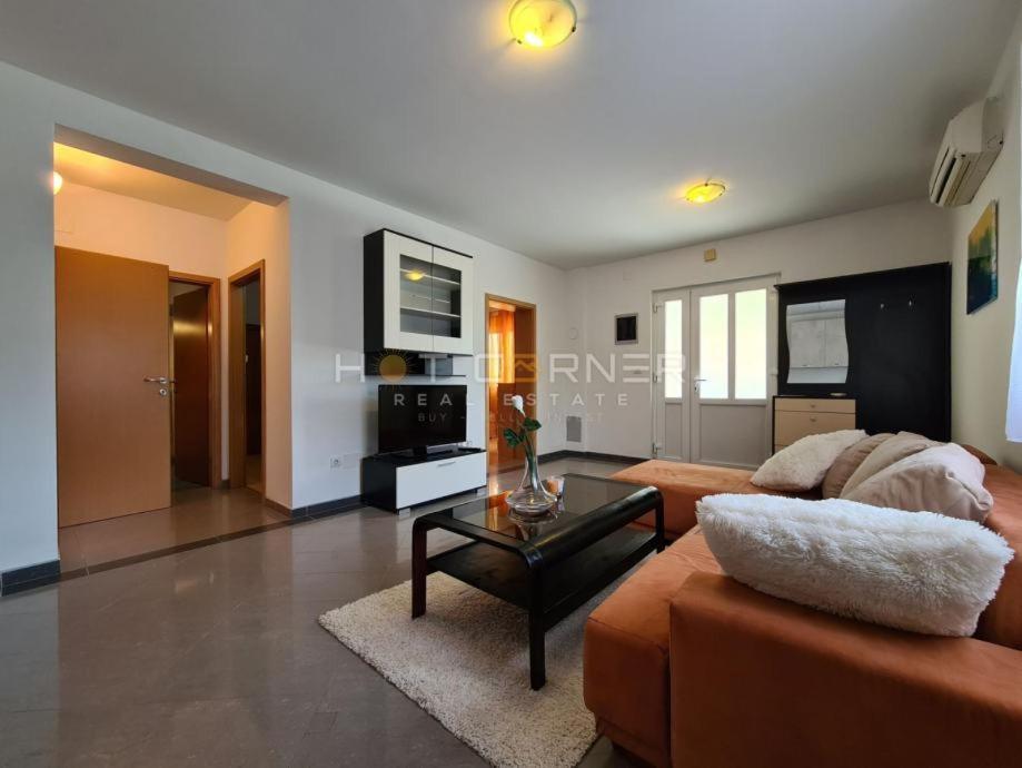 Apartman Nada Apartment Liznjan Ngoại thất bức ảnh